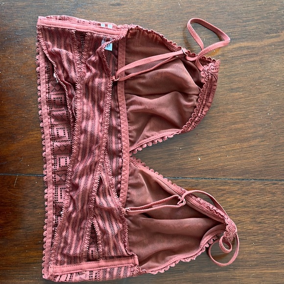 Burnt orange coloured bralette. Size Medium - Picture 2 of 3